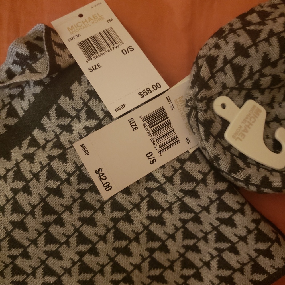 Michael kors Scarf and Bonnet